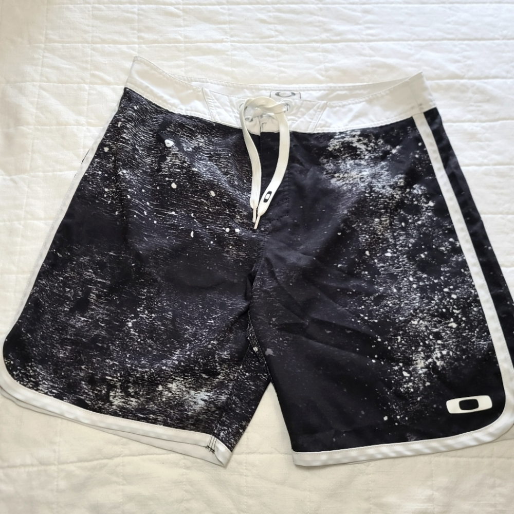 Oakley Board Shorts Black & White 34